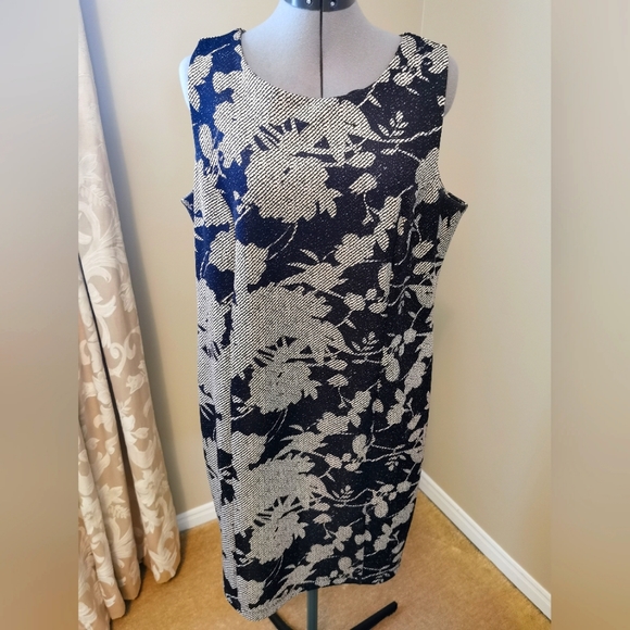 Cream and black dress - Picture 1 of 4